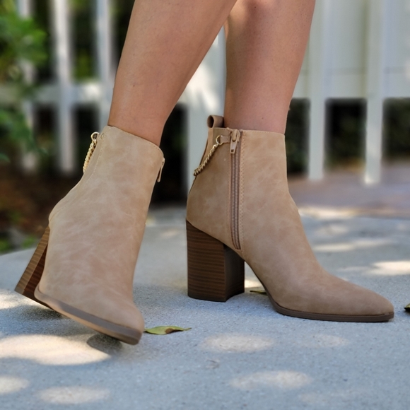 Women's Pointy Toe Chain Lace Stacked Block Heel Ankle Bootie - Picture 5 of 7